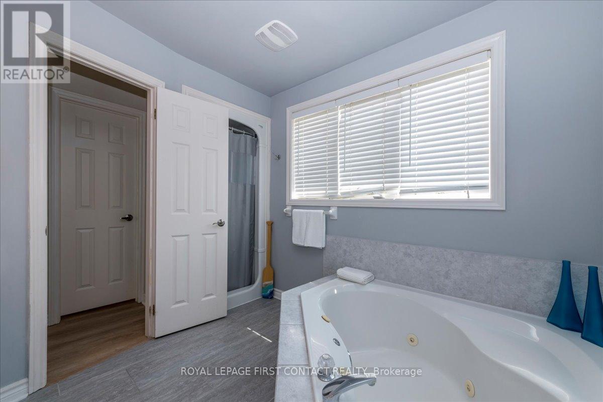 












26 KENWELL CRESCENT

,
Barrie,




Ontario
L4N0A4

