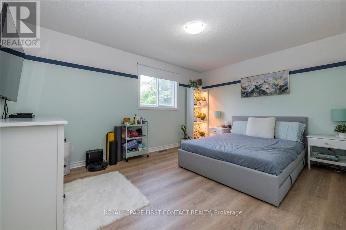 












26 KENWELL CRESCENT

,
Barrie,




Ontario
L4N0A4

