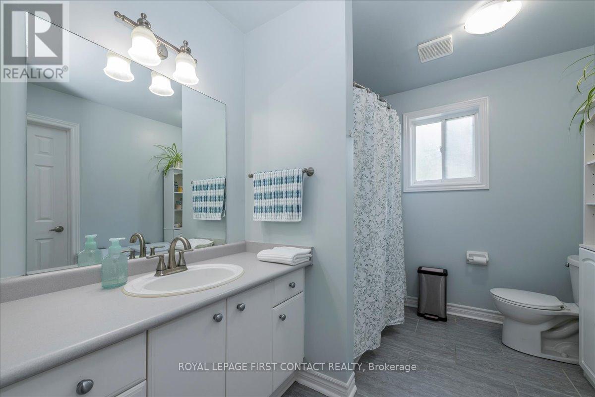 












26 KENWELL CRESCENT

,
Barrie,




Ontario
L4N0A4

