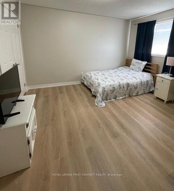 












26 KENWELL CRESCENT

,
Barrie,




Ontario
L4N0A4

