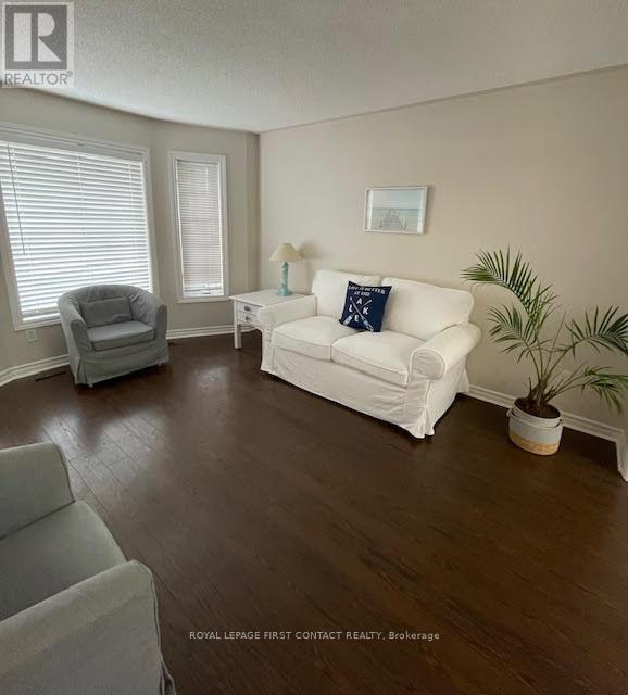 












26 KENWELL CRESCENT

,
Barrie,




Ontario
L4N0A4

