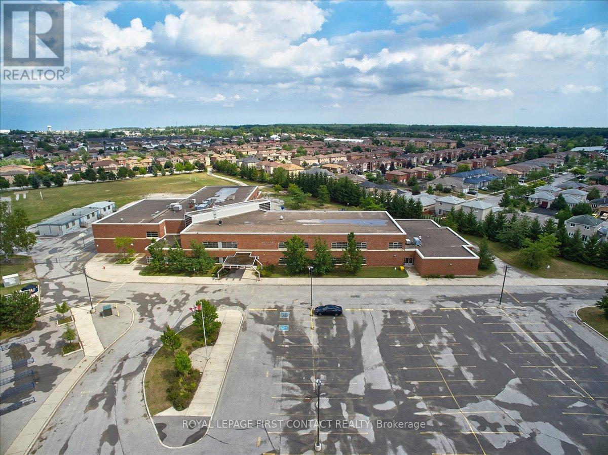 












26 KENWELL CRESCENT

,
Barrie,




Ontario
L4N0A4

