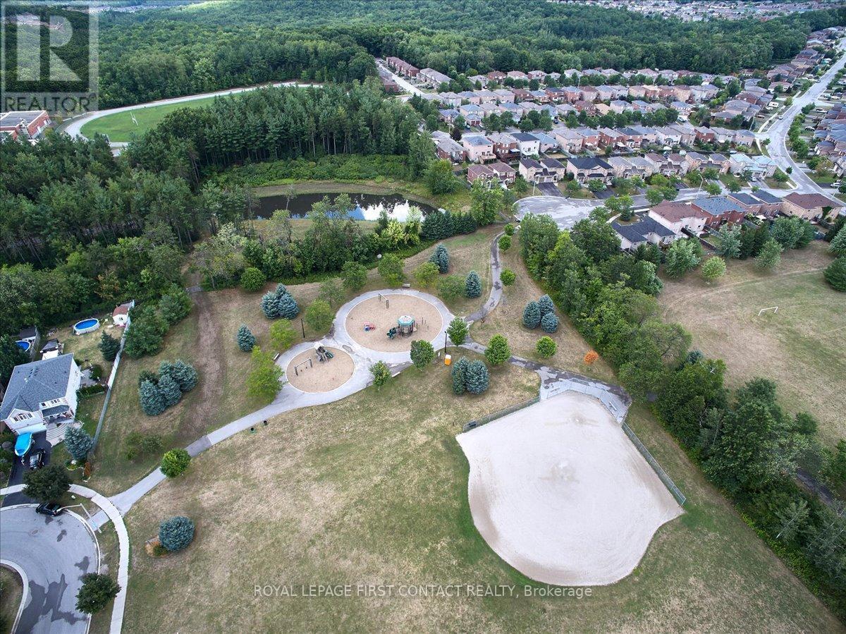 












26 KENWELL CRESCENT

,
Barrie,




Ontario
L4N0A4

