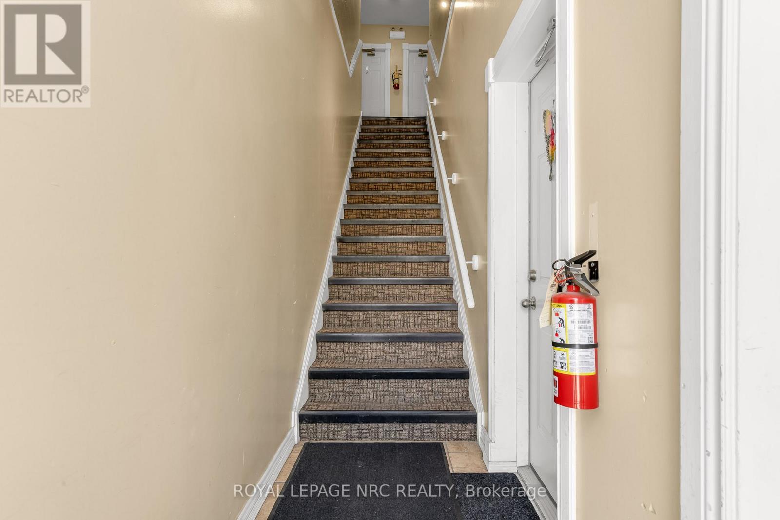 












192 BURGAR STREET

,
Welland (Welland Downtown),




Ontario
L3B2T4

