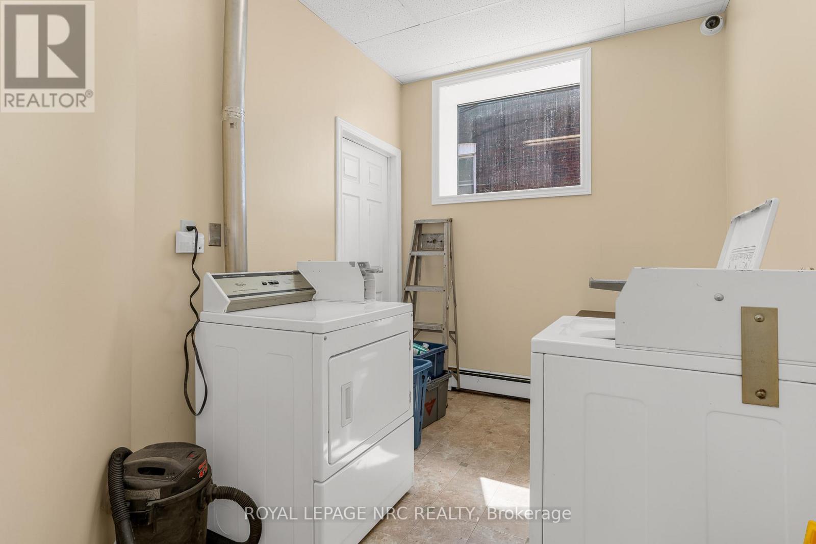 












192 BURGAR STREET

,
Welland (Welland Downtown),




Ontario
L3B2T4

