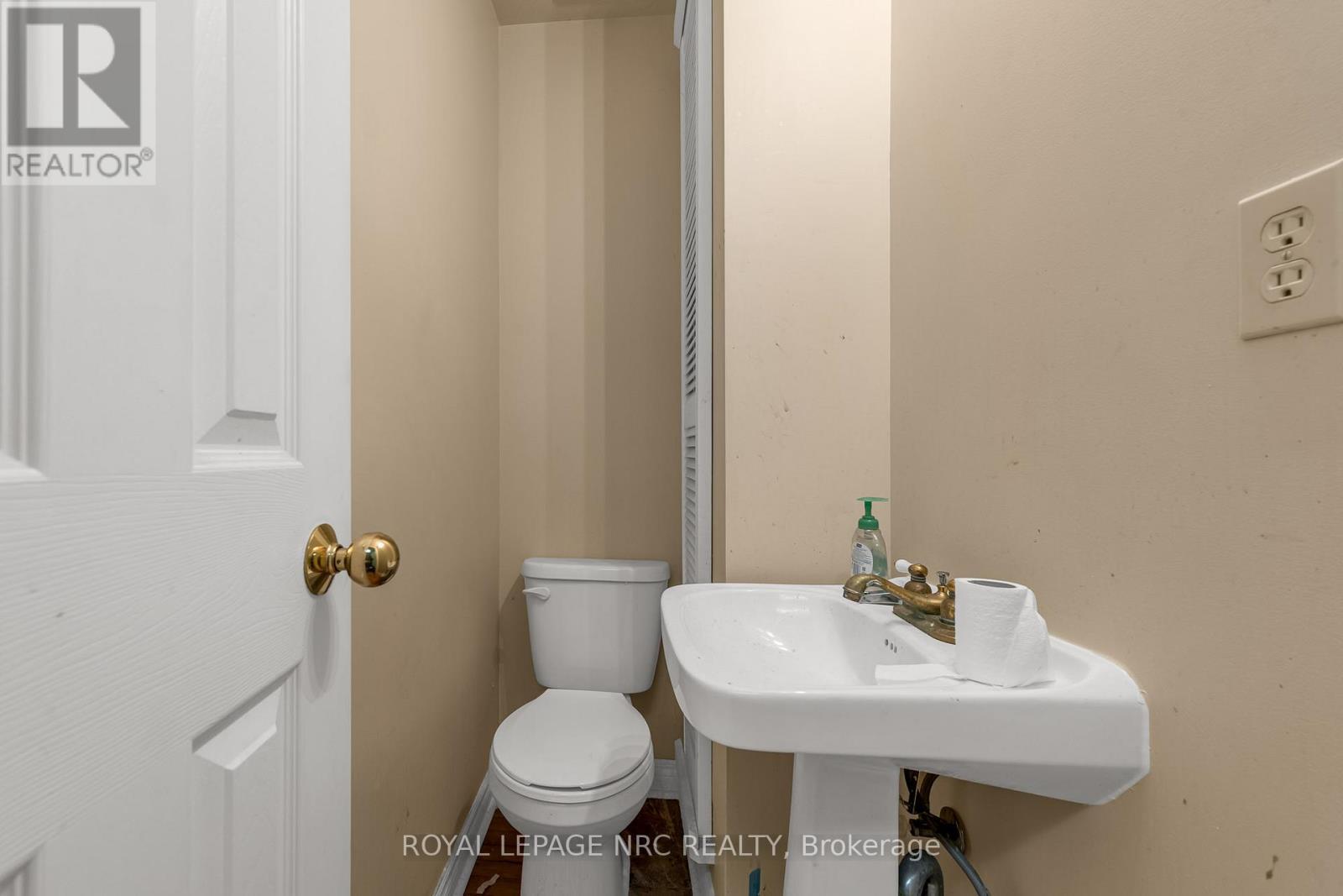 












192 BURGAR STREET

,
Welland (Welland Downtown),




Ontario
L3B2T4

