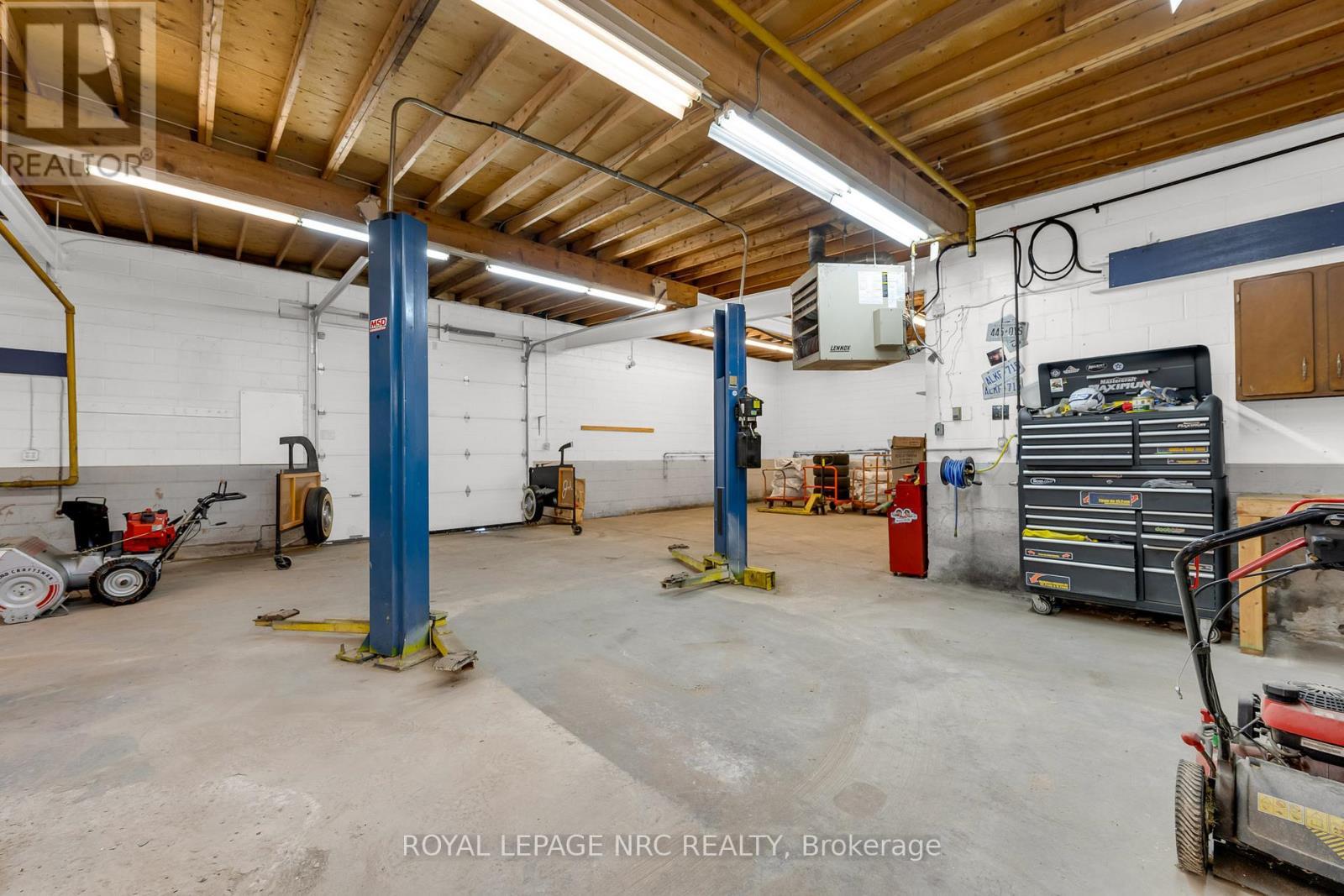 












192 BURGAR STREET

,
Welland (Welland Downtown),




Ontario
L3B2T4

