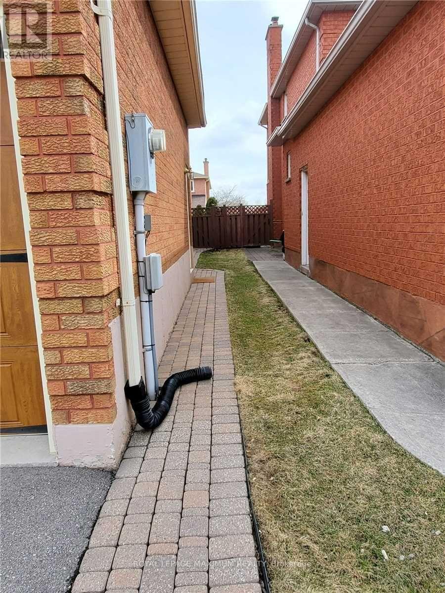 












BSMT - 7 MORNING STAR DRIVE

,
Vaughan,




Ontario
L4L6K3

