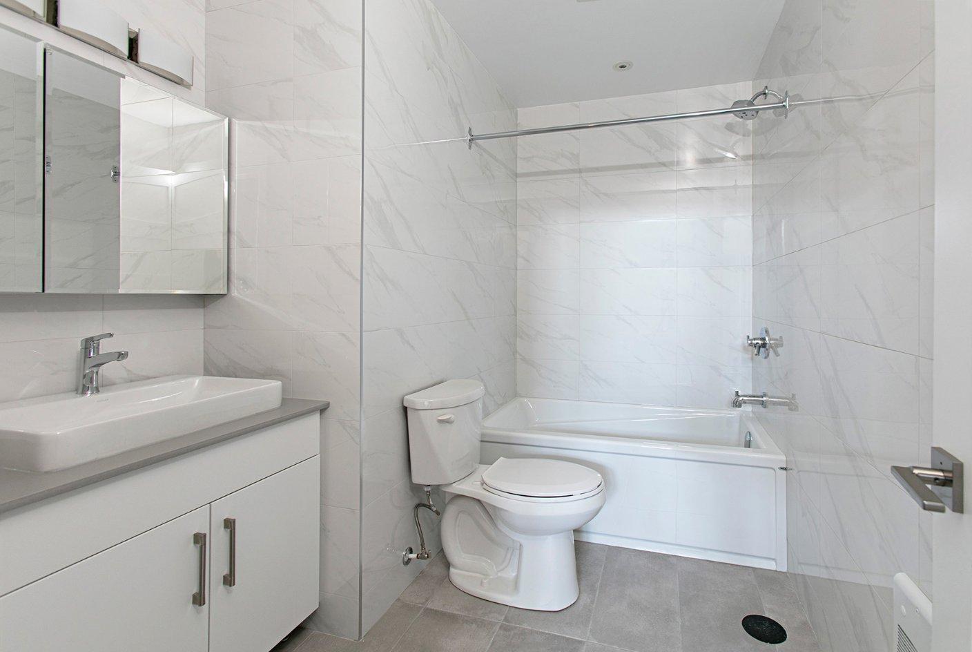 









6878


Rue Sherbrooke O.

, B2,
Montréal (Côte-des-Neiges/Notre-Dame-de-Grâce),




QC
H4B1P7

