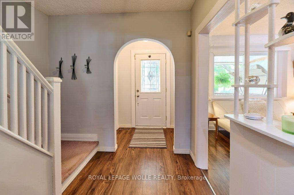 












120 WOOD STREET

,
Kitchener,




Ontario
N2G2H8

