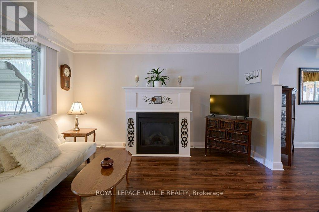 












120 WOOD STREET

,
Kitchener,




Ontario
N2G2H8

