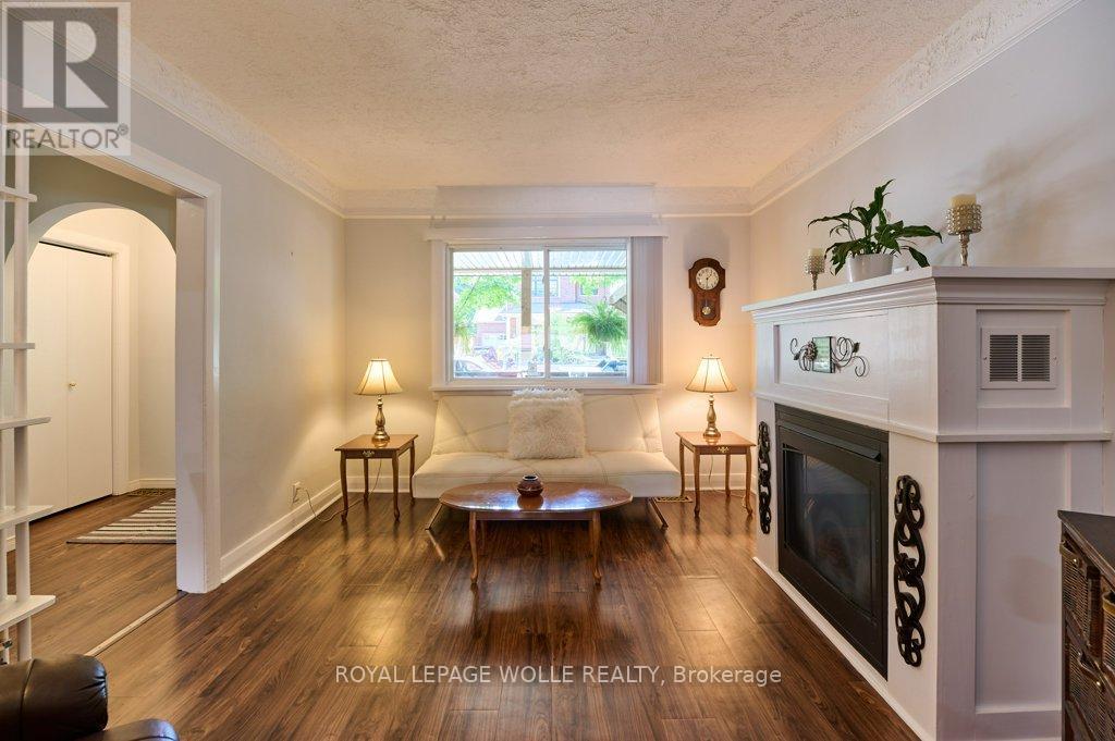 












120 WOOD STREET

,
Kitchener,




Ontario
N2G2H8

