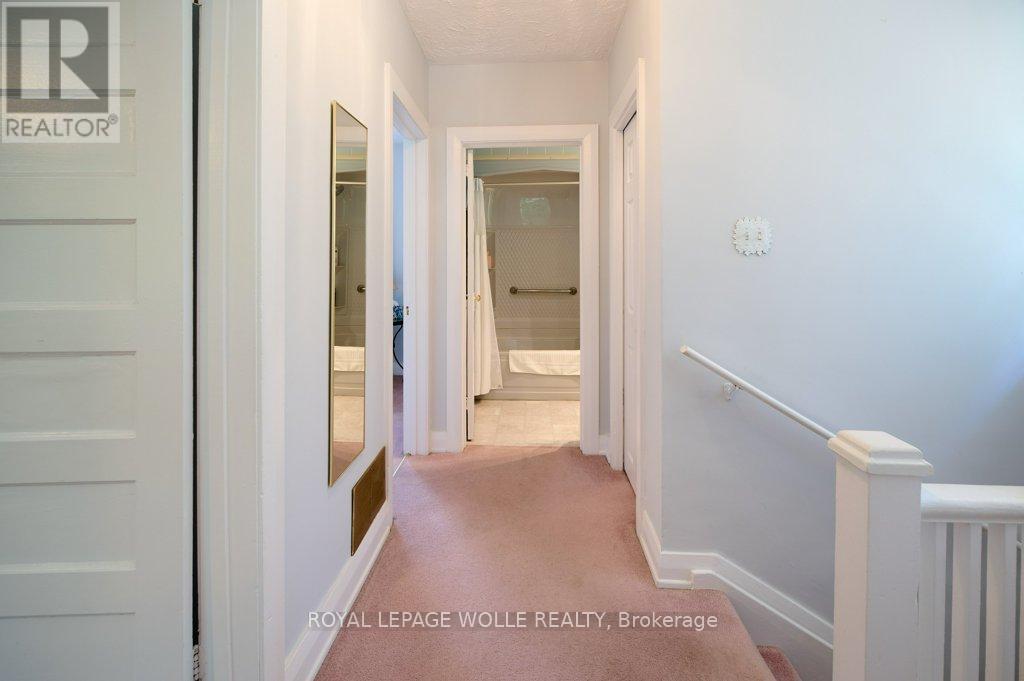 












120 WOOD STREET

,
Kitchener,




Ontario
N2G2H8

