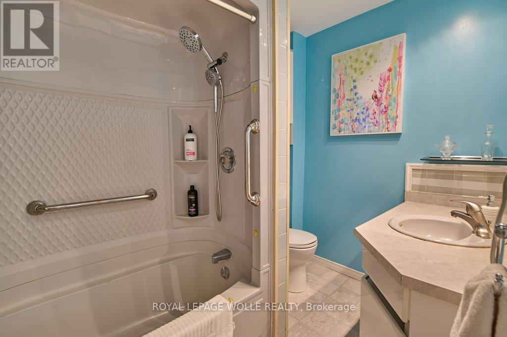 












120 WOOD STREET

,
Kitchener,




Ontario
N2G2H8

