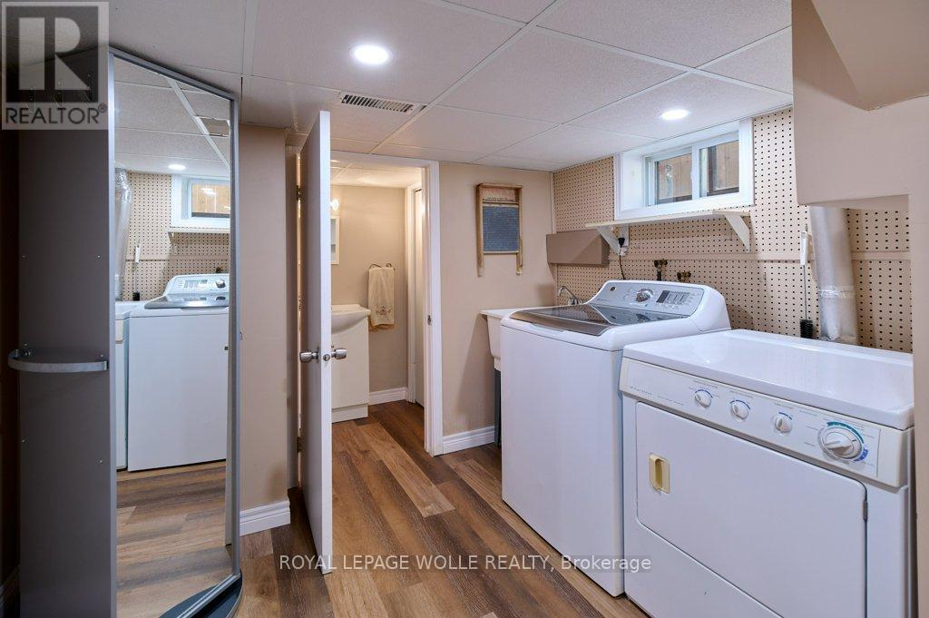 












120 WOOD STREET

,
Kitchener,




Ontario
N2G2H8

