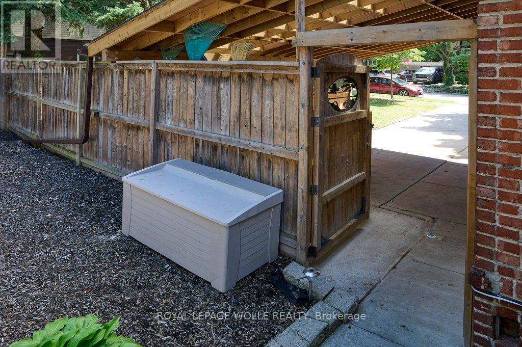 












120 WOOD STREET

,
Kitchener,




Ontario
N2G2H8

