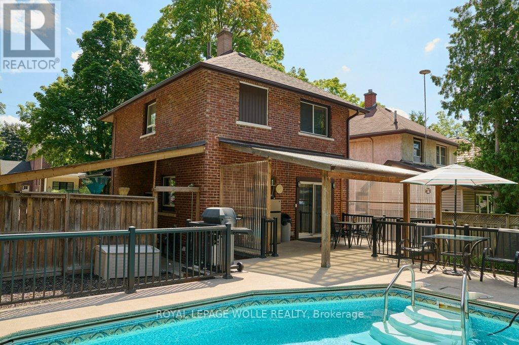 












120 WOOD STREET

,
Kitchener,




Ontario
N2G2H8

