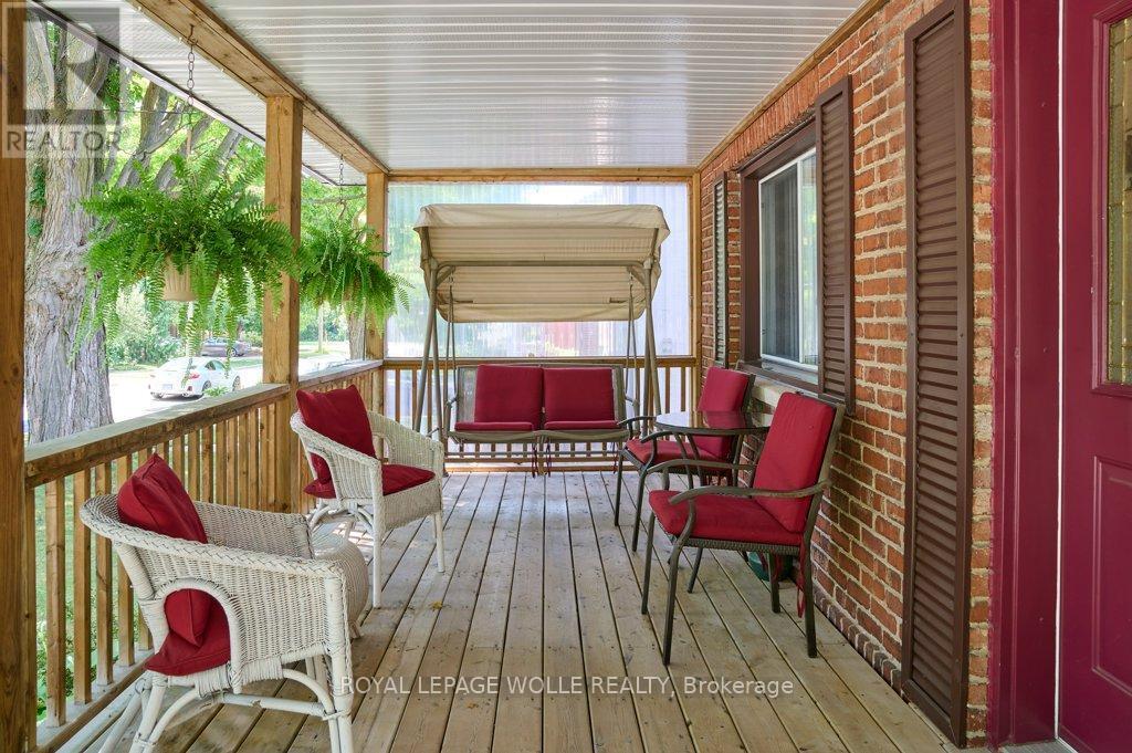 












120 WOOD STREET

,
Kitchener,




Ontario
N2G2H8

