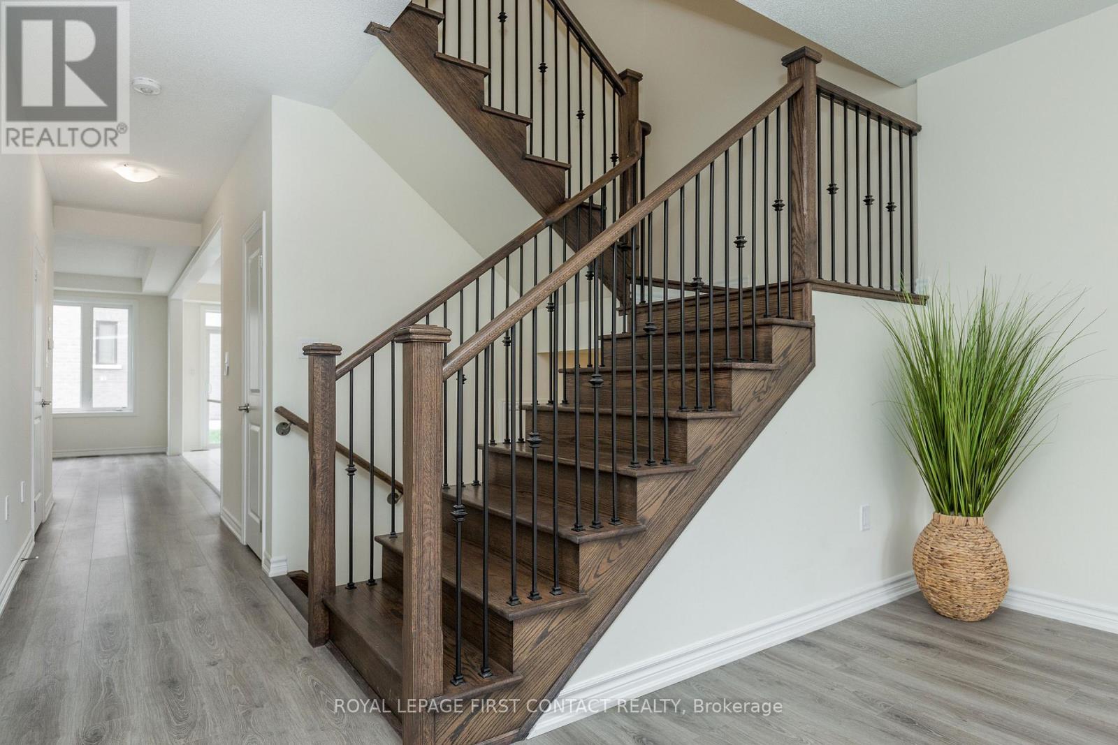 












86 KENNETH ROGERS CRESCENT

,
East Gwillimbury,




Ontario
L9N1S5

