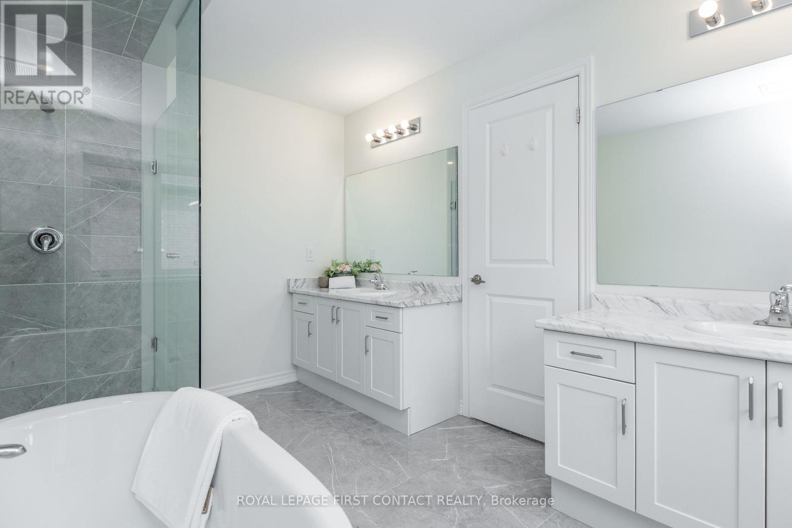 












86 KENNETH ROGERS CRESCENT

,
East Gwillimbury,




Ontario
L9N1S5

