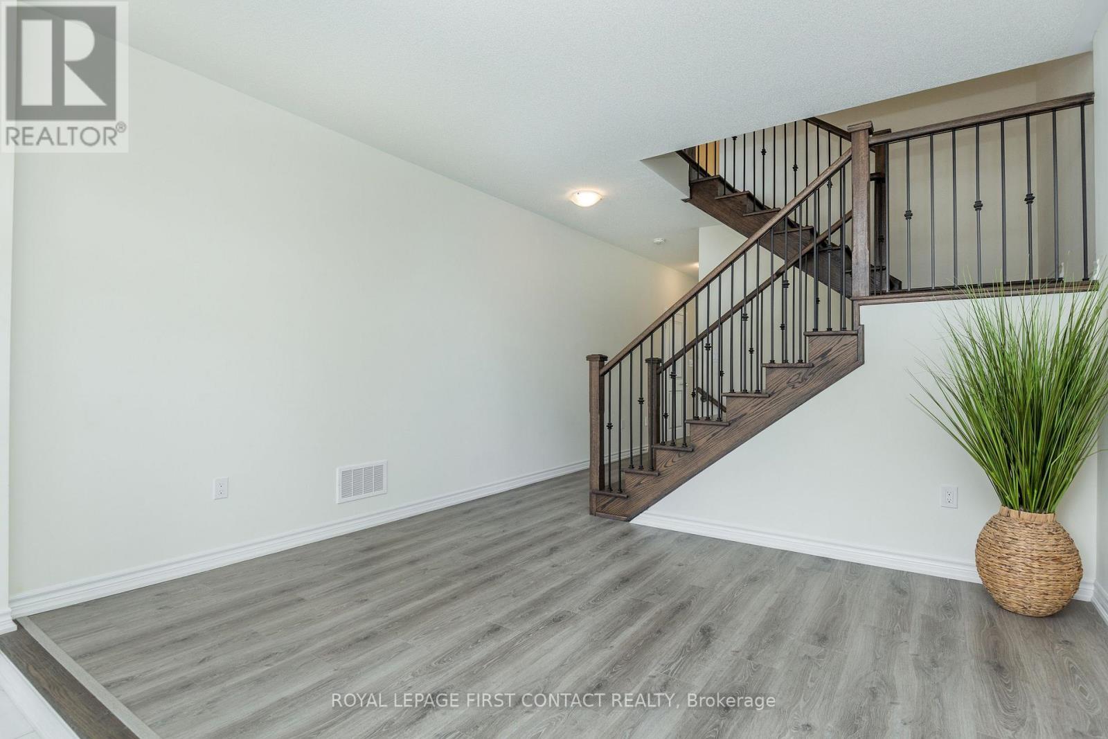 












86 KENNETH ROGERS CRESCENT

,
East Gwillimbury,




Ontario
L9N1S5

