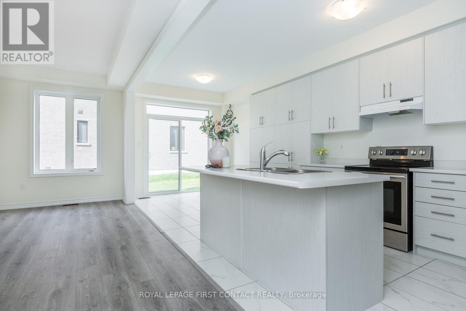 












86 KENNETH ROGERS CRESCENT

,
East Gwillimbury,




Ontario
L9N1S5

