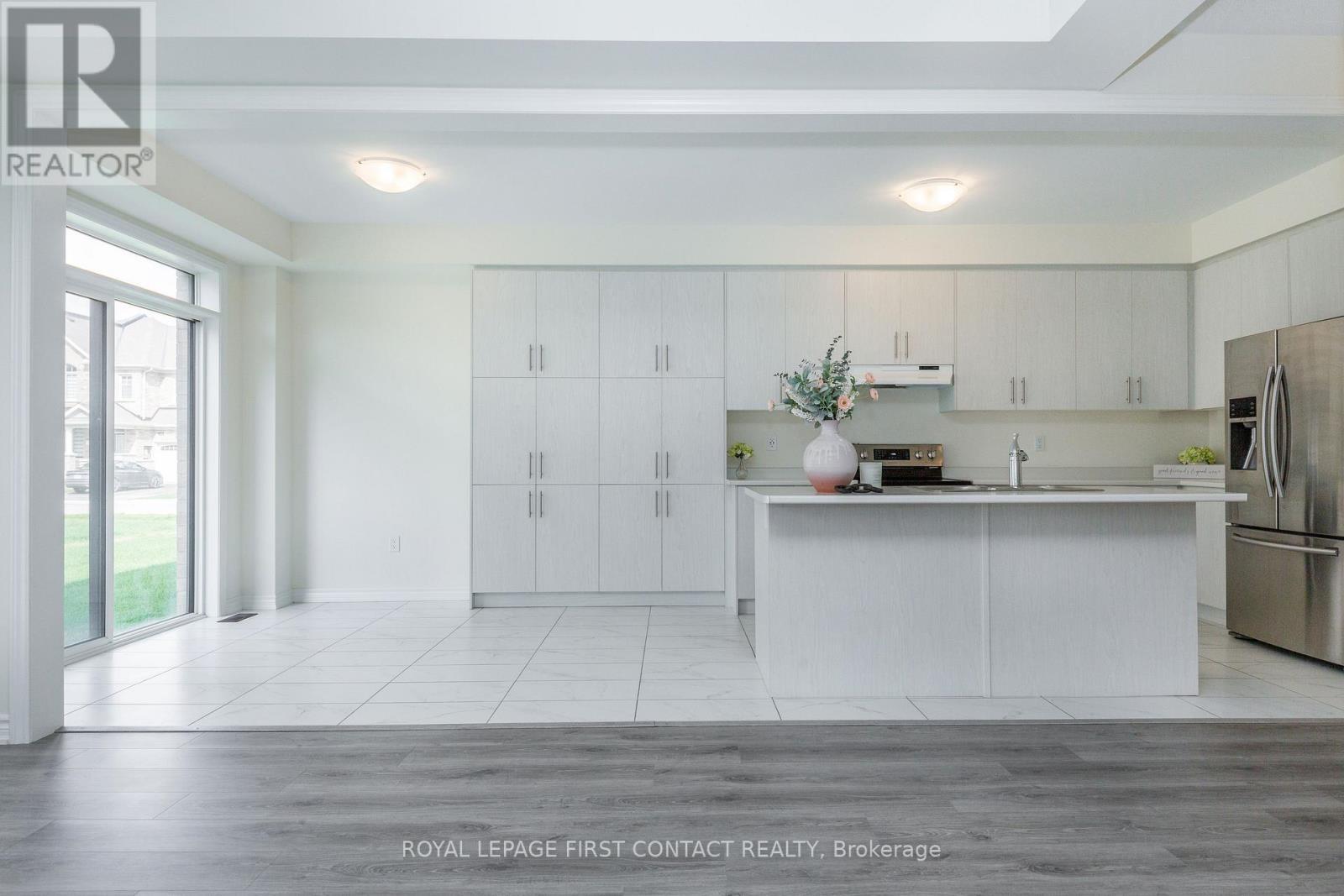 












86 KENNETH ROGERS CRESCENT

,
East Gwillimbury,




Ontario
L9N1S5

