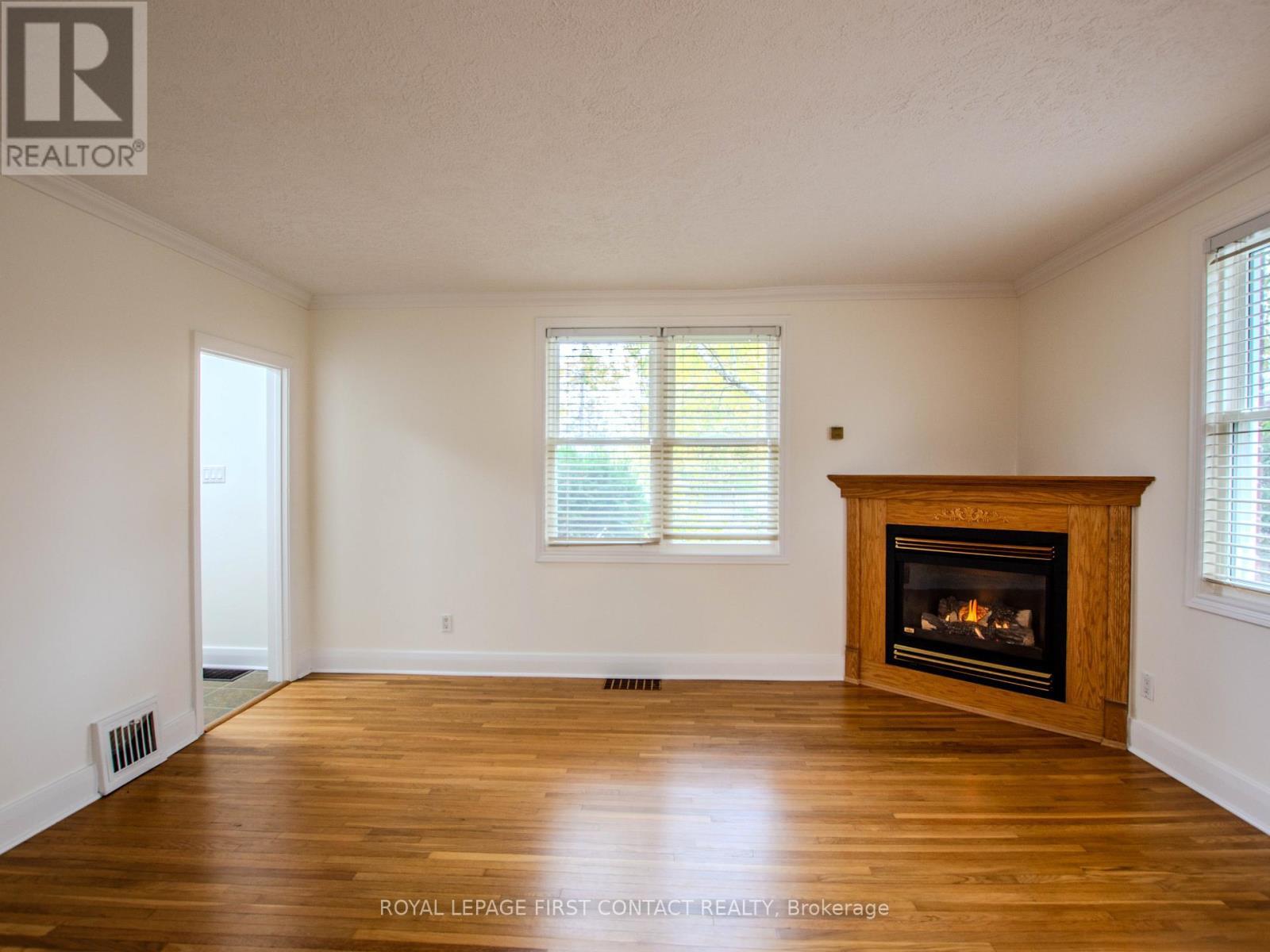 












25 HOLGATE STREET

,
Barrie,




Ontario
L4N2T6

