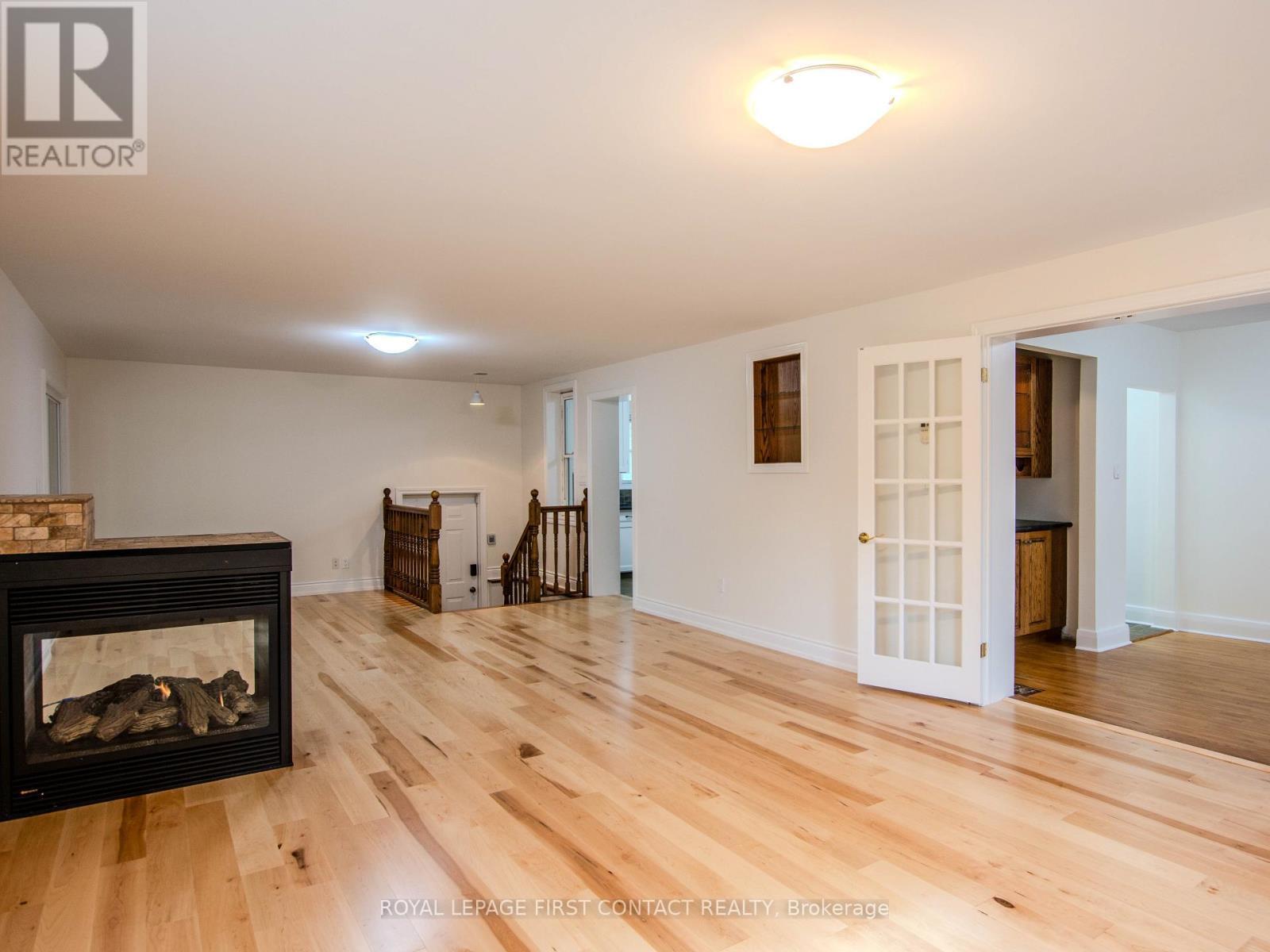 












25 HOLGATE STREET

,
Barrie,




Ontario
L4N2T6

