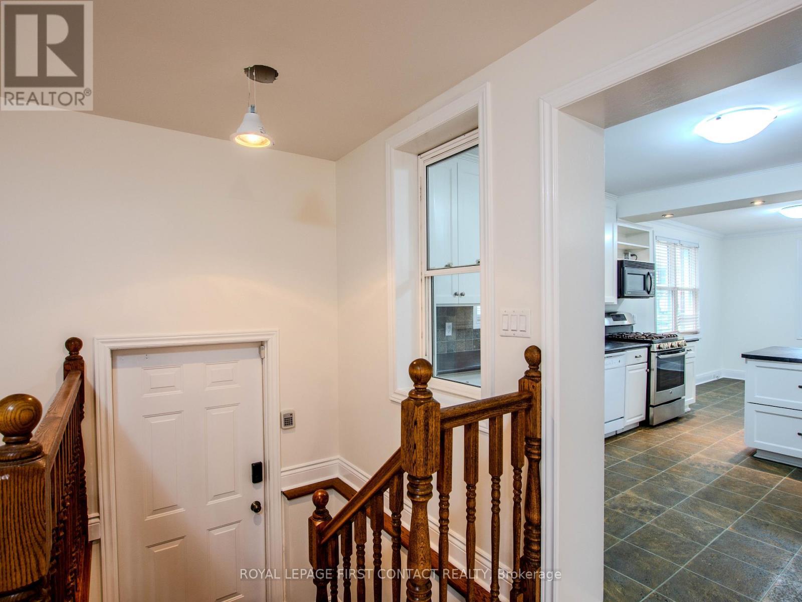 












25 HOLGATE STREET

,
Barrie,




Ontario
L4N2T6

