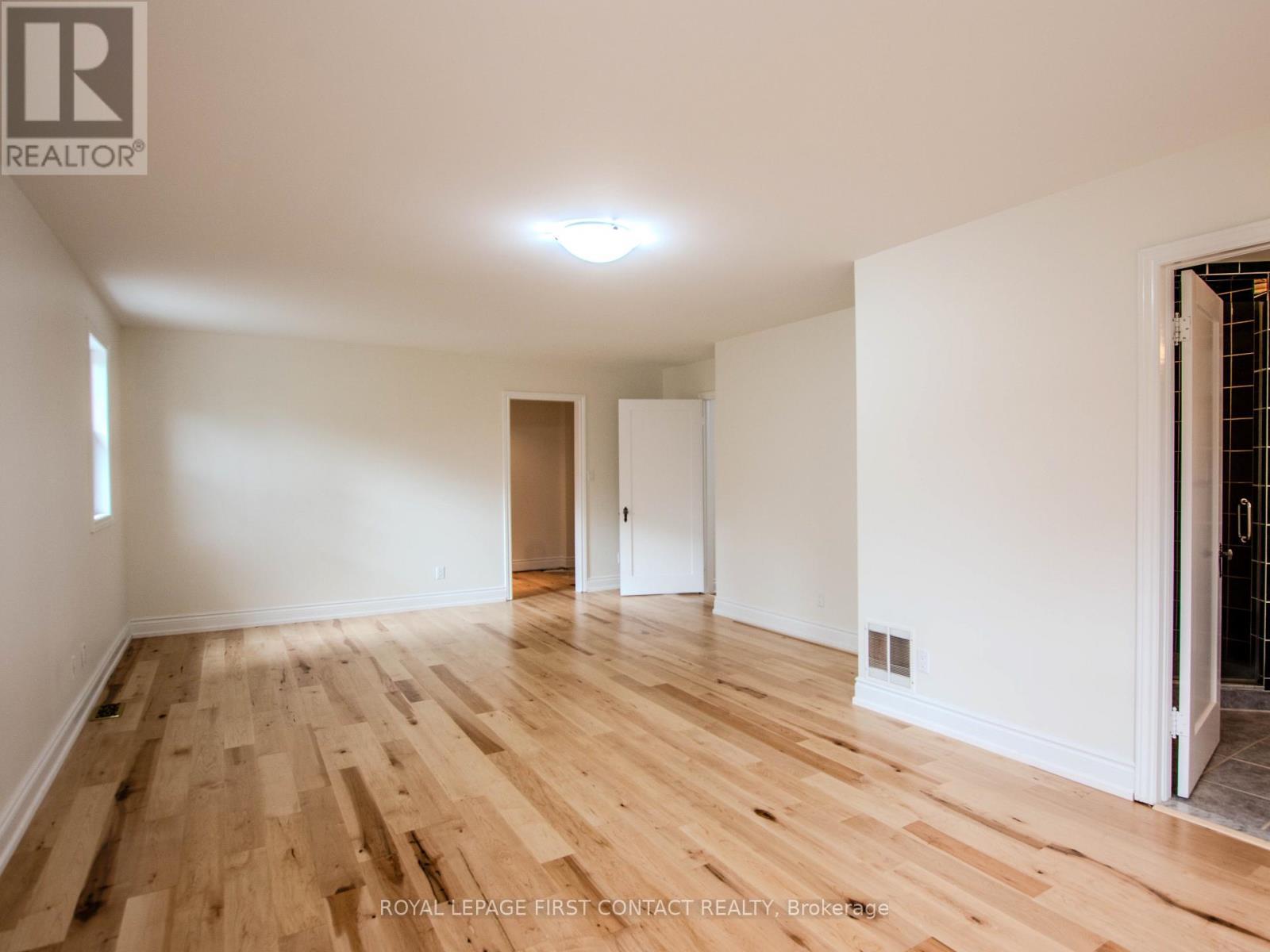 












25 HOLGATE STREET

,
Barrie,




Ontario
L4N2T6

