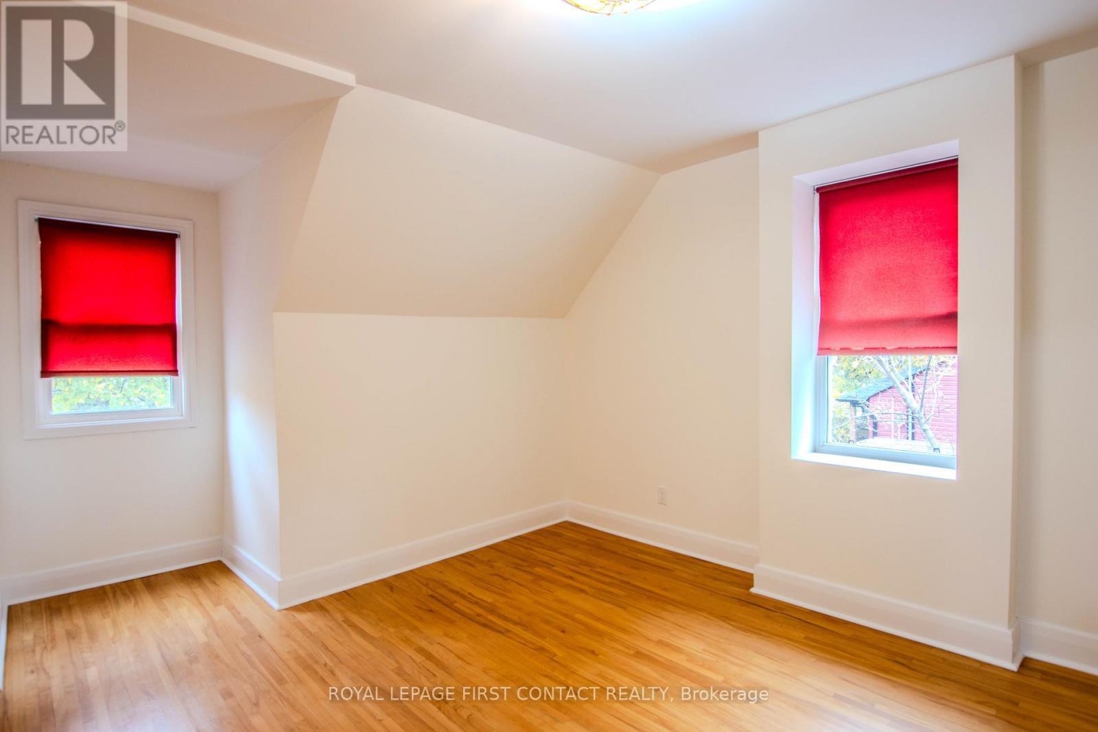 












25 HOLGATE STREET

,
Barrie,




Ontario
L4N2T6

