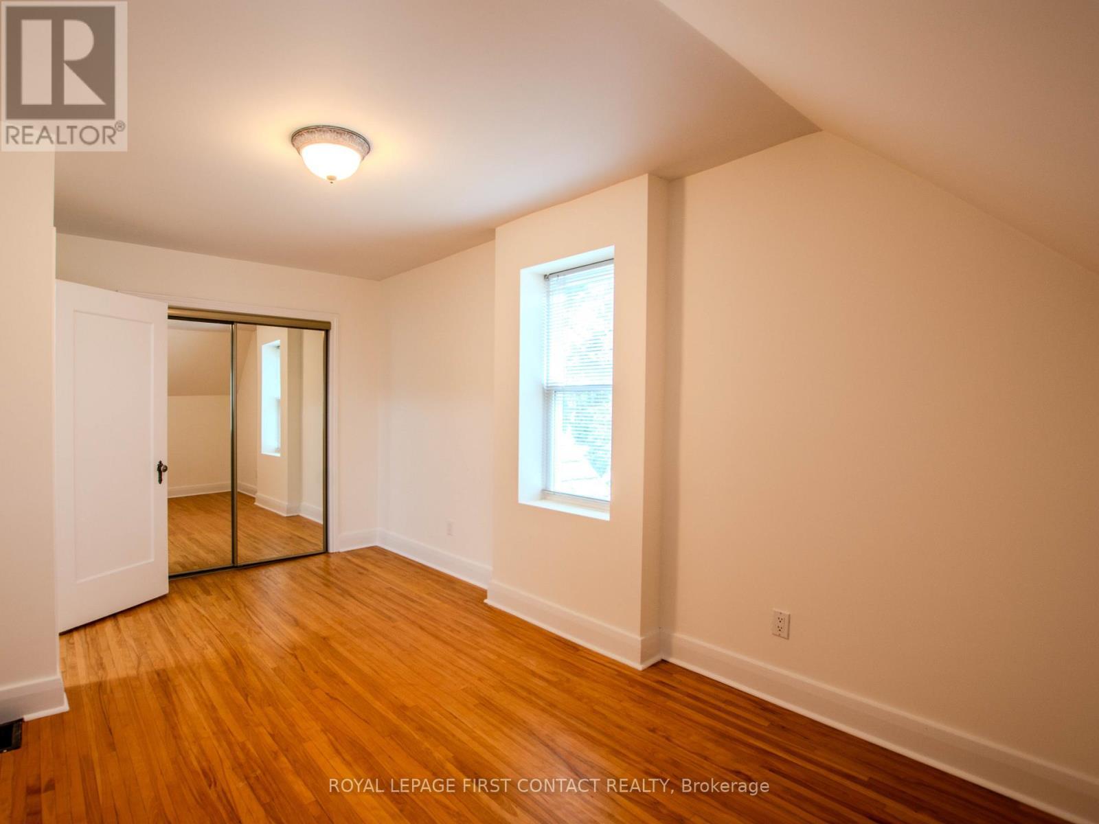 












25 HOLGATE STREET

,
Barrie,




Ontario
L4N2T6

