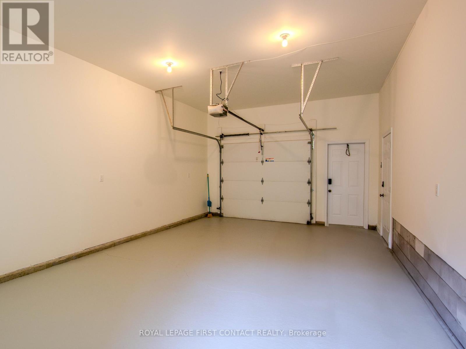 












25 HOLGATE STREET

,
Barrie,




Ontario
L4N2T6

