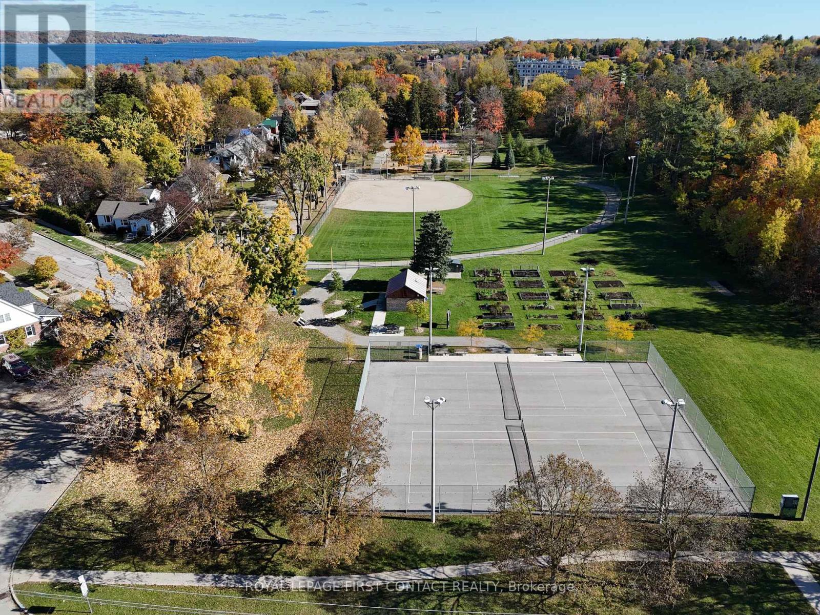 












25 HOLGATE STREET

,
Barrie,




Ontario
L4N2T6

