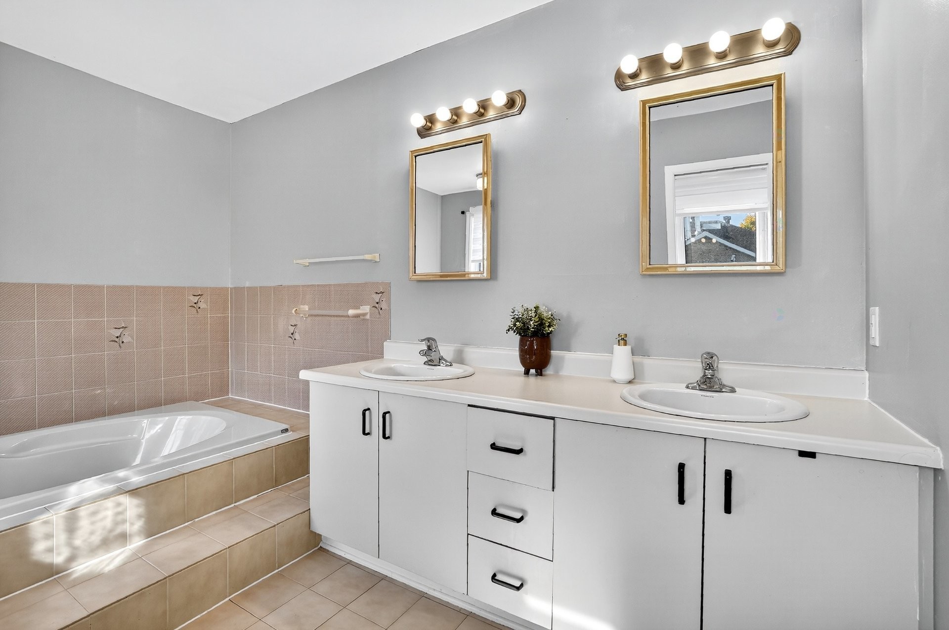 









19470


Boul. Elkas

,
Kirkland,




QC
H9J3L3

