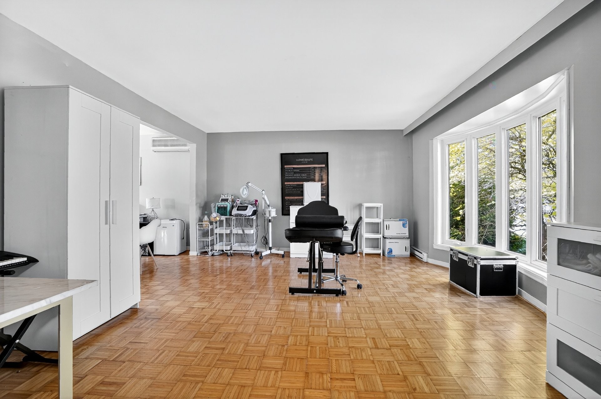 









19470


Boul. Elkas

,
Kirkland,




QC
H9J3L3

