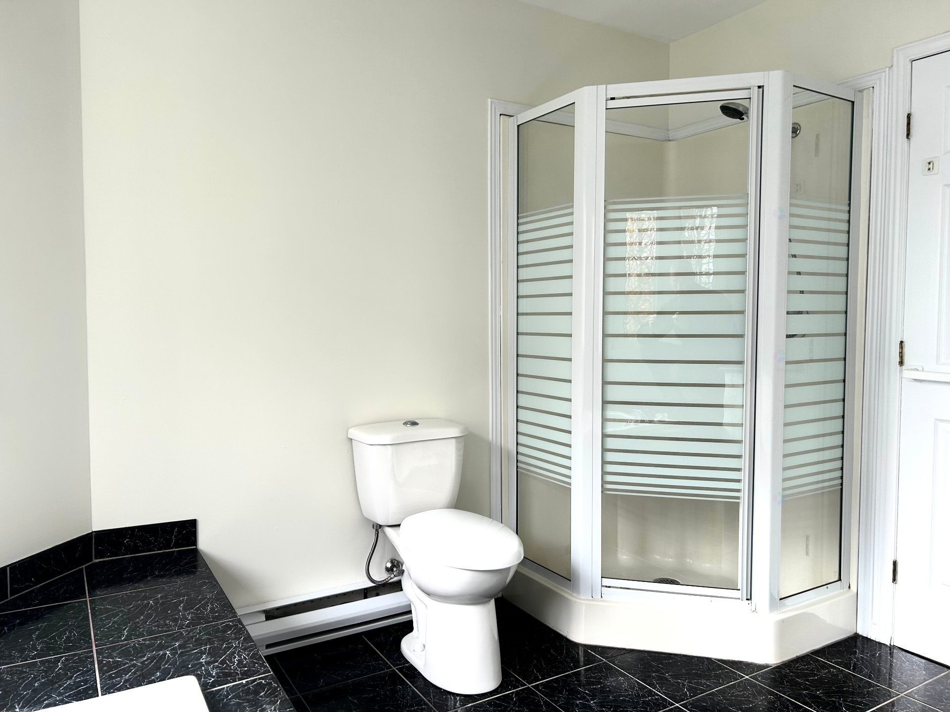 









457


Rue Bellevue

,
Magog,




QC
J1X5V7

