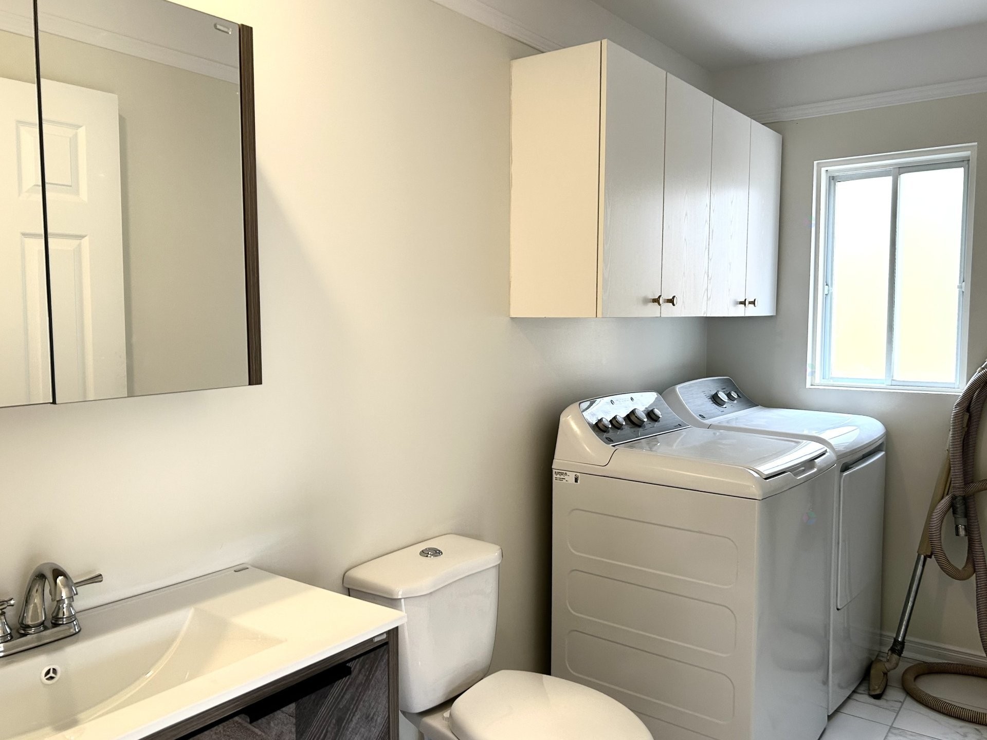 









457


Rue Bellevue

,
Magog,




QC
J1X5V7

