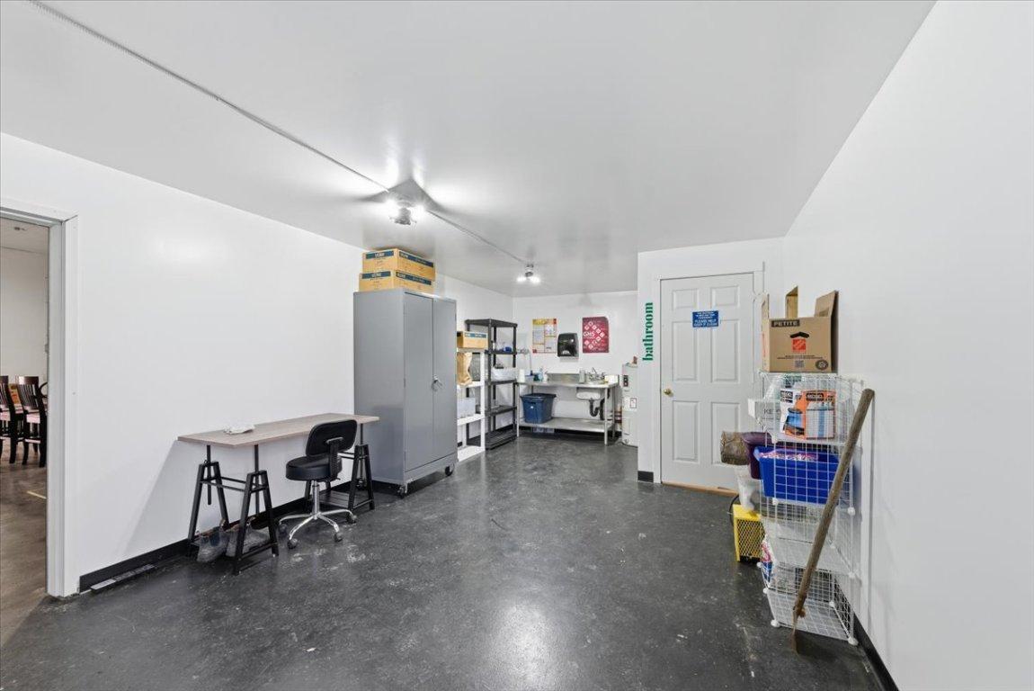 









6924 / 6926


Old Kamloops

Road,
Vernon,




BC
V1H 1W1

