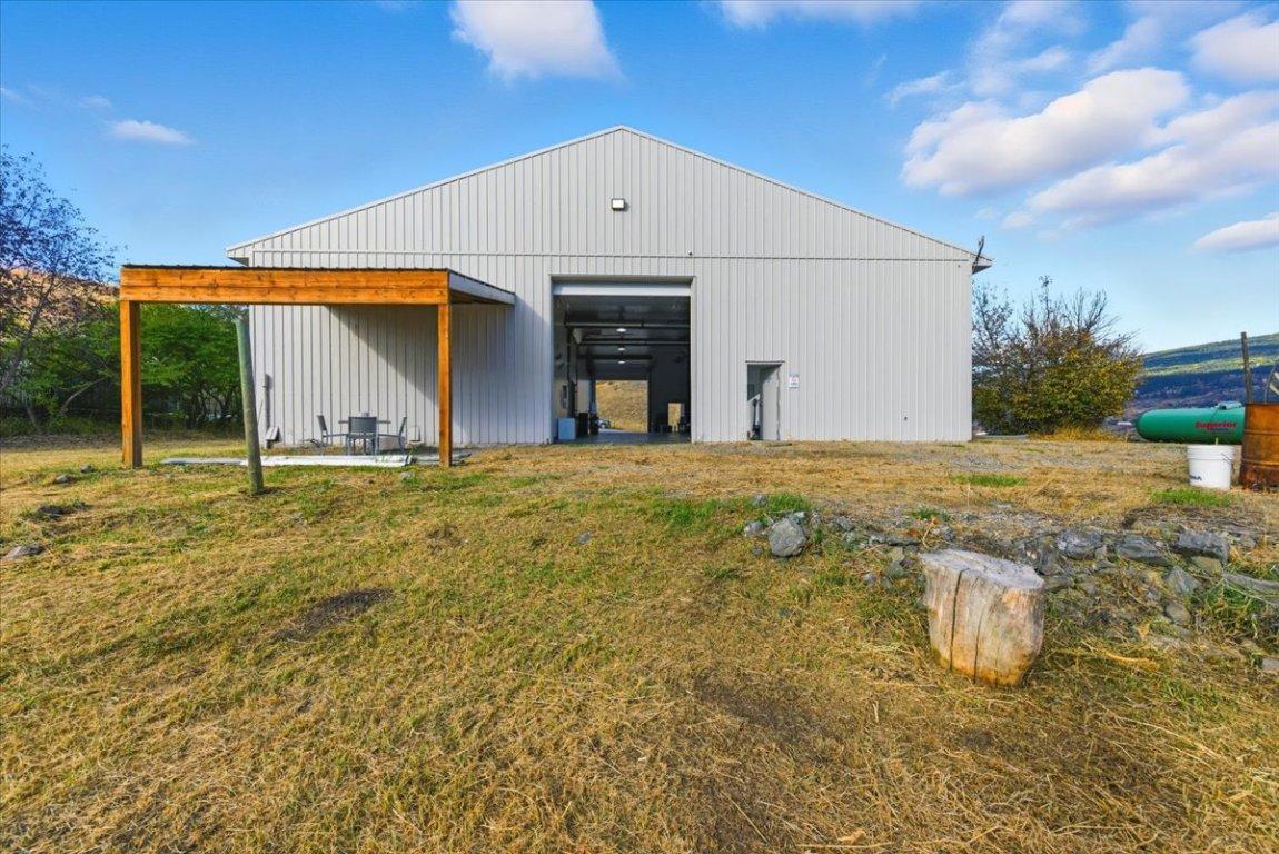 









6924 / 6926


Old Kamloops

Road,
Vernon,




BC
V1H 1W1

