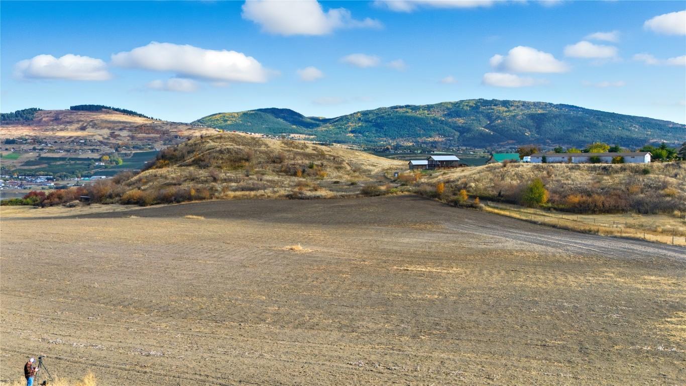 









6924 / 6926


Old Kamloops

Road,
Vernon,




BC
V1H 1W1

