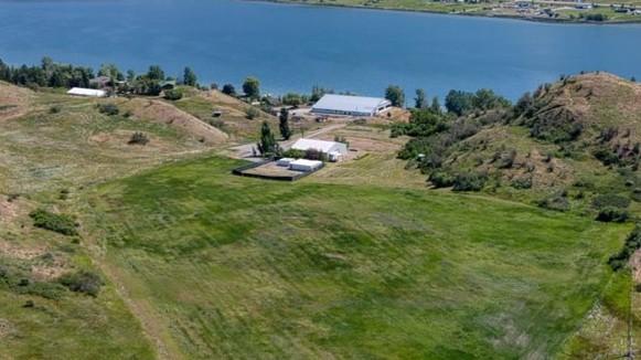 









6924 / 6926


Old Kamloops

Road,
Vernon,




BC
V1H 1W1

