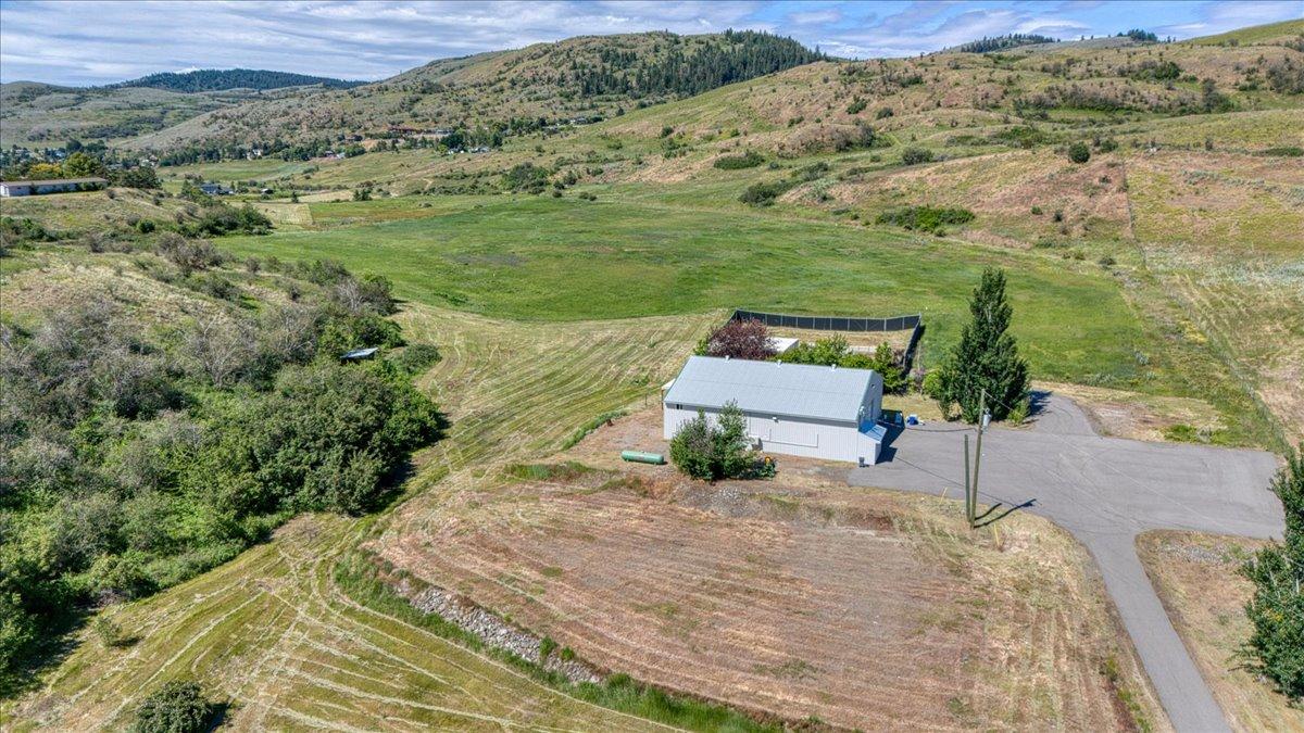 









6924 / 6926


Old Kamloops

Road,
Vernon,




BC
V1H 1W1

