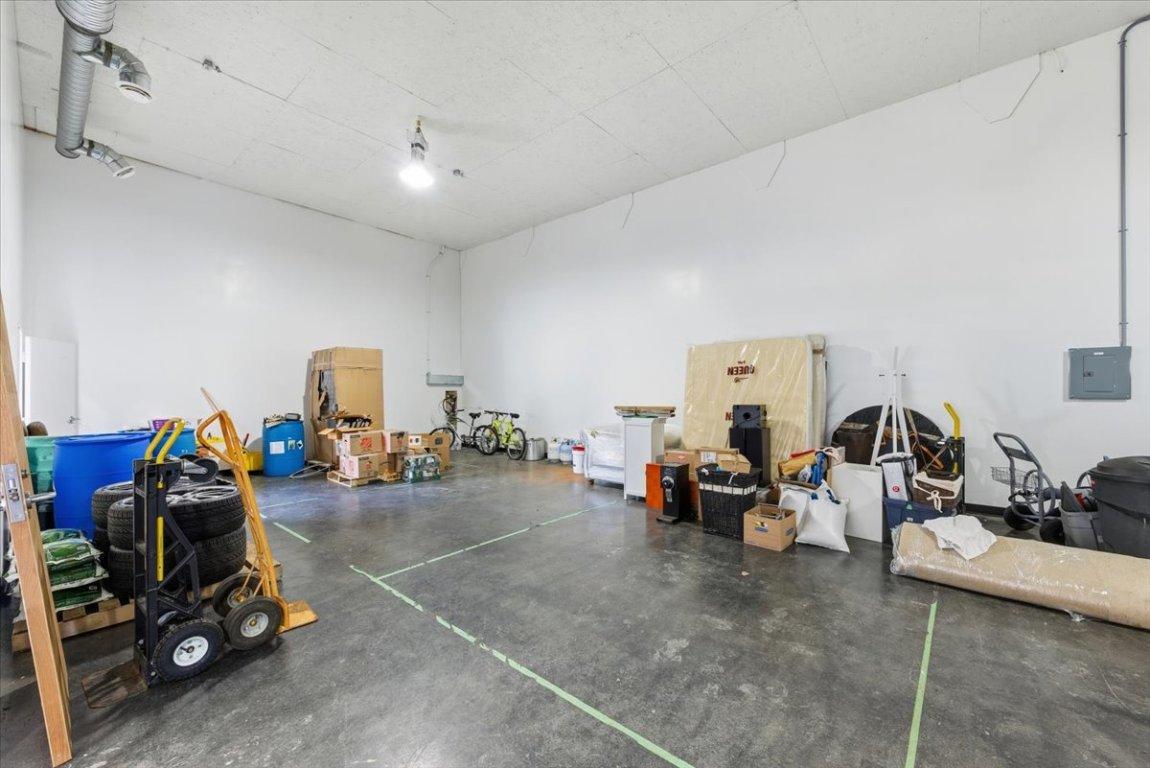 









6924 / 6926


Old Kamloops

Road,
Vernon,




BC
V1H 1W1

