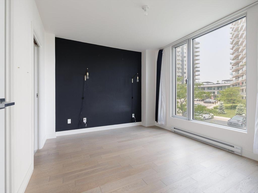 









3647


Av. Jean-Béraud

, 208,
Chomedey (Laval),




QC
H7T0N4

