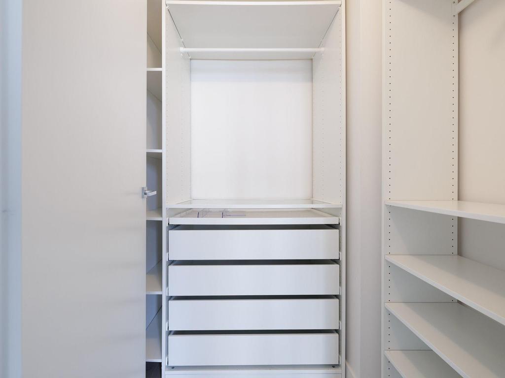 









3647


Av. Jean-Béraud

, 208,
Chomedey (Laval),




QC
H7T0N4

