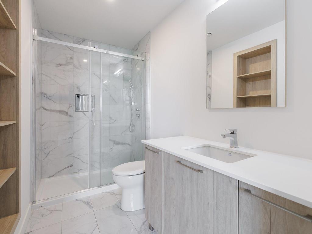 









3647


Av. Jean-Béraud

, 208,
Chomedey (Laval),




QC
H7T0N4

