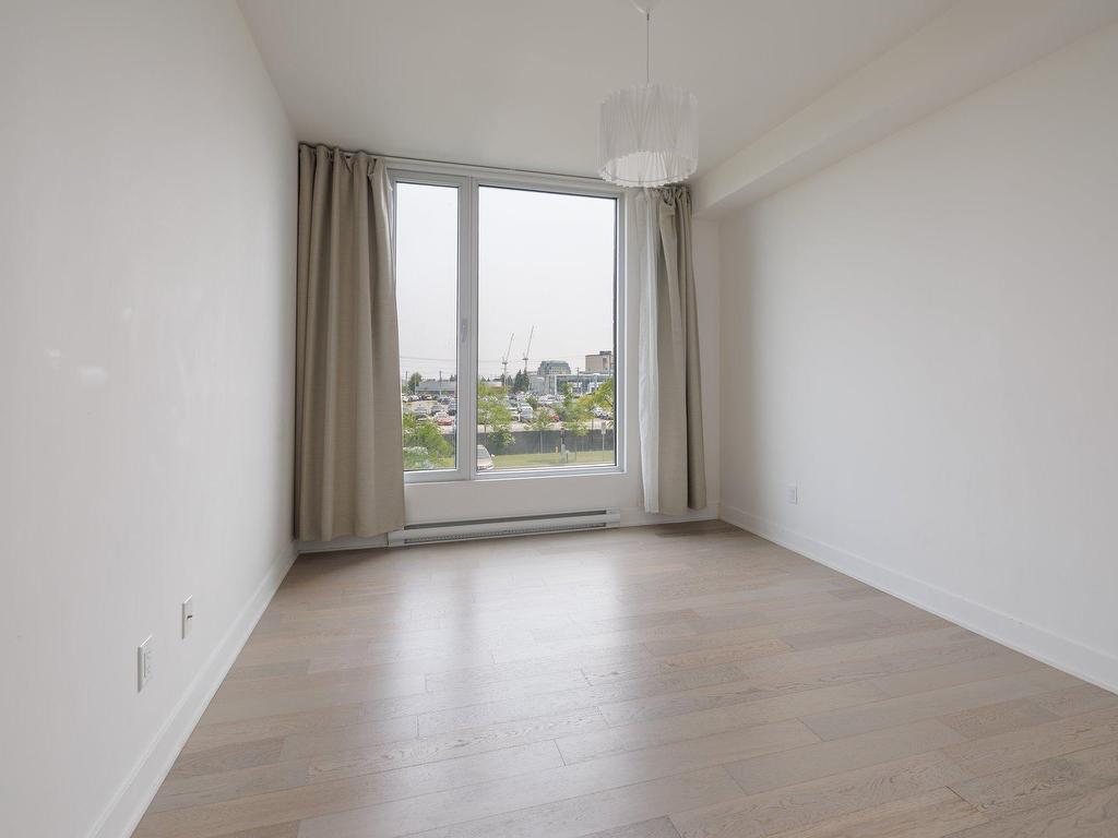 









3647


Av. Jean-Béraud

, 208,
Chomedey (Laval),




QC
H7T0N4

