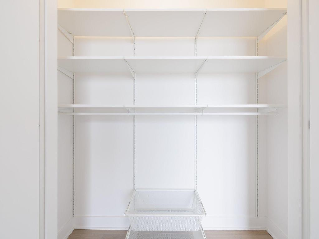 









3647


Av. Jean-Béraud

, 208,
Chomedey (Laval),




QC
H7T0N4

